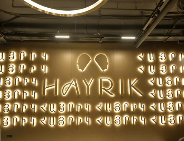 Hôtel Seven Visions, The Dvin