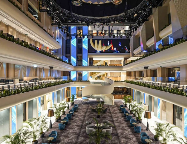 Hôtel Seven Visions, The Dvin