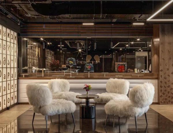 Hôtel Seven Visions, The Dvin