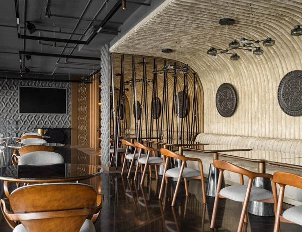 Hôtel Seven Visions, The Dvin