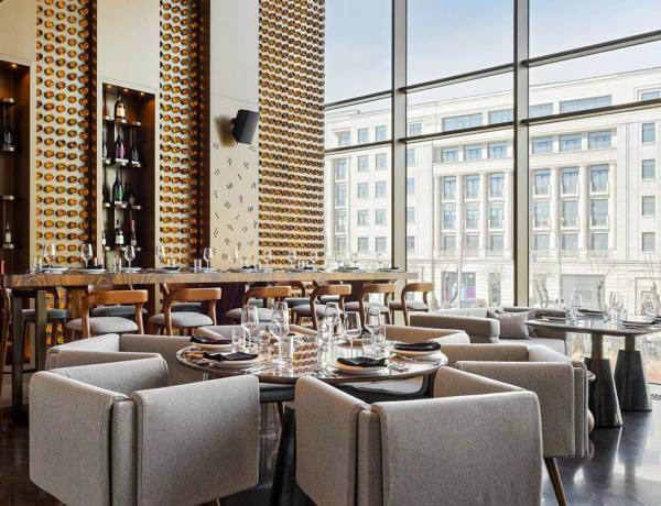 Hôtel Seven Visions, The Dvin