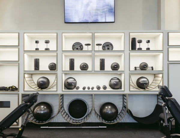 Hôtel Seven Visions, The Dvin