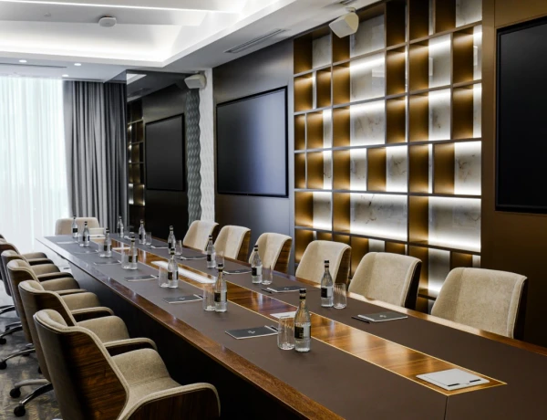Seven Visions Hotel, The Dvin