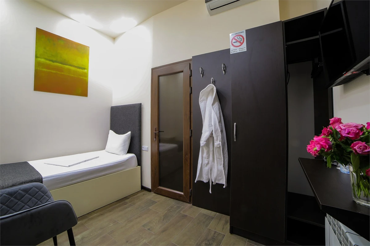 Economy Single (without window)