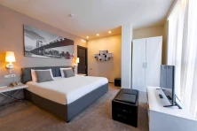 Hotel Opera Suite