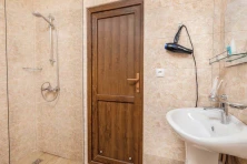 Kompozitor Hotel Diligian