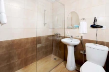 Kompozitor Hotel Diligian