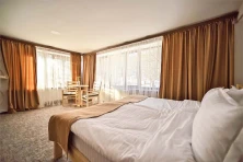 Kompozitor Hotel Diligian