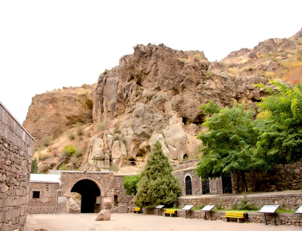 Храм Гарни, Монастырь Гегард