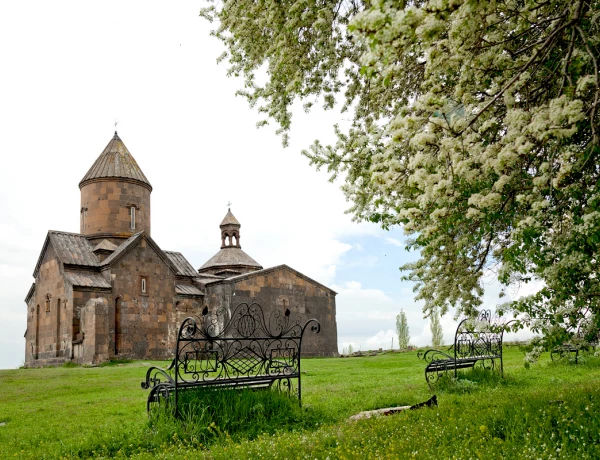 Oshakan, Karmravor Church, Saghmosavank Monastery, Hovhannavank Monastery