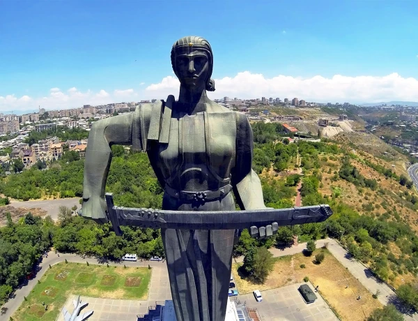 Sitios principales de Yereván, Erebuni, Tsitsernakaberd, Museo del Genocidio, Matenadarán