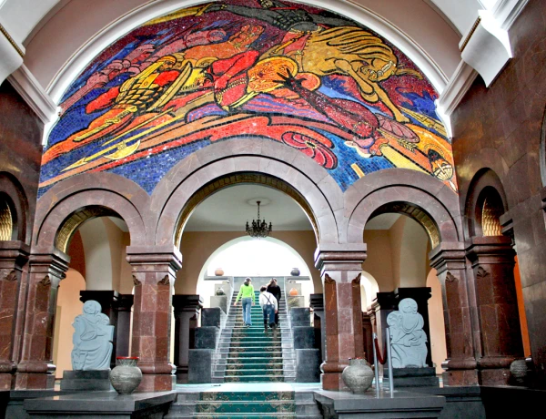 Sitios principales de Yereván, Erebuni, Tsitsernakaberd, Museo del Genocidio, Matenadarán