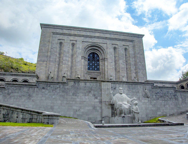Incontournables d'Erevan, Musée et forteresse Erébouni, Tsitsernakaberd, Musée du génocide, Maténadaran – musée des manuscripts