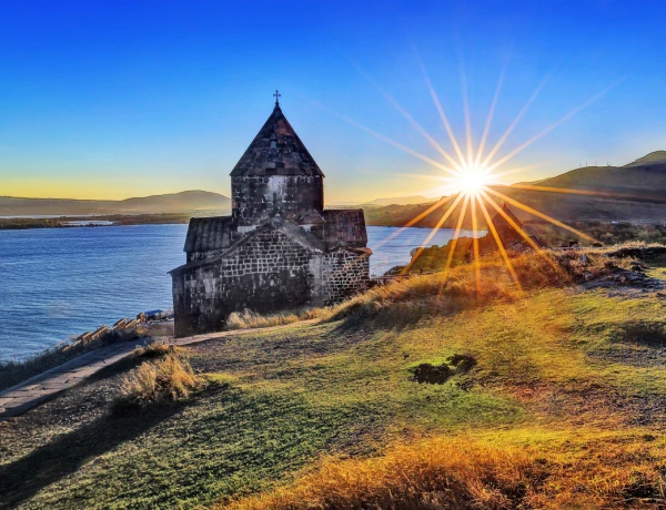 Озеро Севан, Монастырь Севанаванк