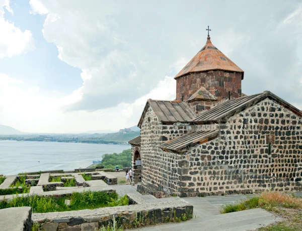 Озеро Севан, Монастырь Севанаванк