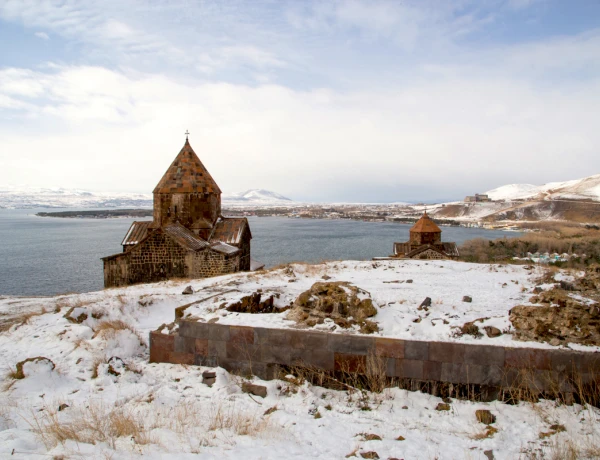 Озеро Севан, Монастырь Севанаванк