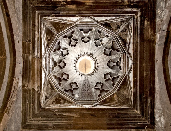 Kloster Saghmosawank, Allee des Alphabets, Festung Amberd, Oschakan, Kirche Karmrawor