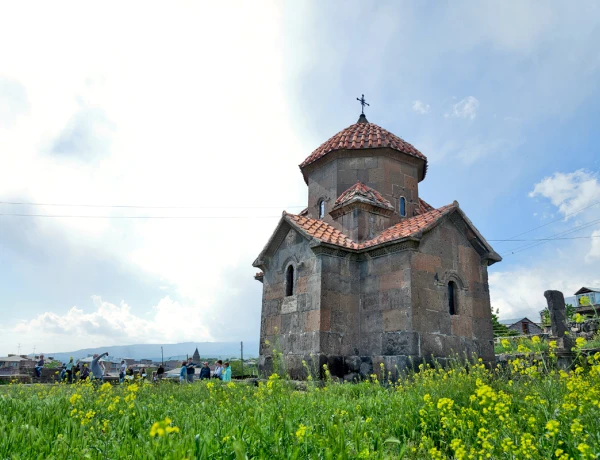 Kloster Saghmosawank, Allee des Alphabets, Festung Amberd, Oschakan, Kirche Karmrawor