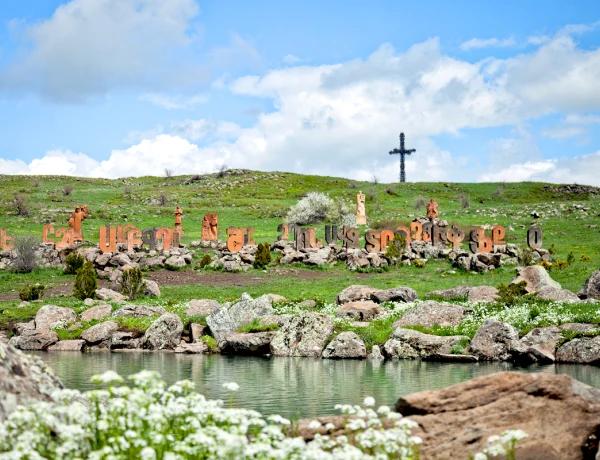 Аллея Армянского Алфавита, Крепость Амберд, Гора Арагац, Озеро Кари