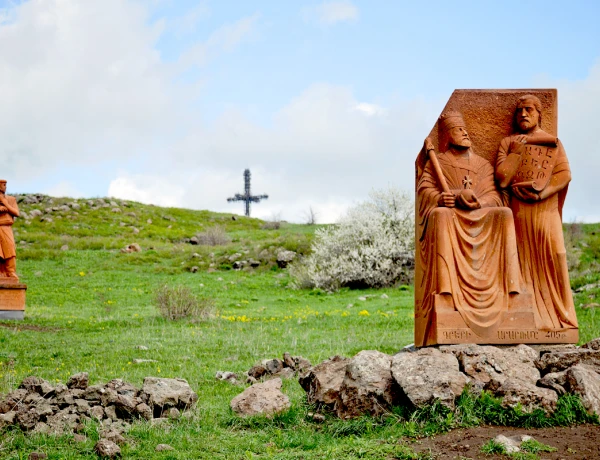 Аллея Армянского Алфавита, Крепость Амберд, Гора Арагац, Озеро Кари