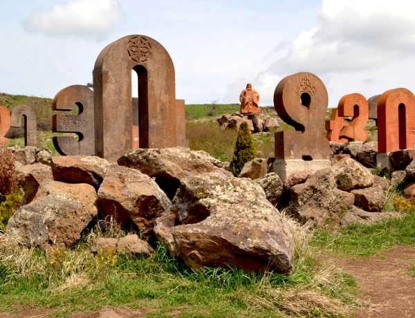 Аллея Армянского Алфавита, Крепость Амберд, Гора Арагац, Озеро Кари