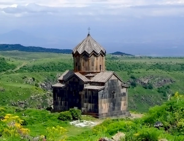 Аллея Армянского Алфавита, Крепость Амберд, Гора Арагац, Озеро Кари