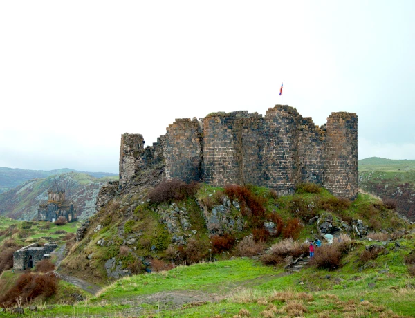 Аллея Армянского Алфавита, Крепость Амберд, Гора Арагац, Озеро Кари