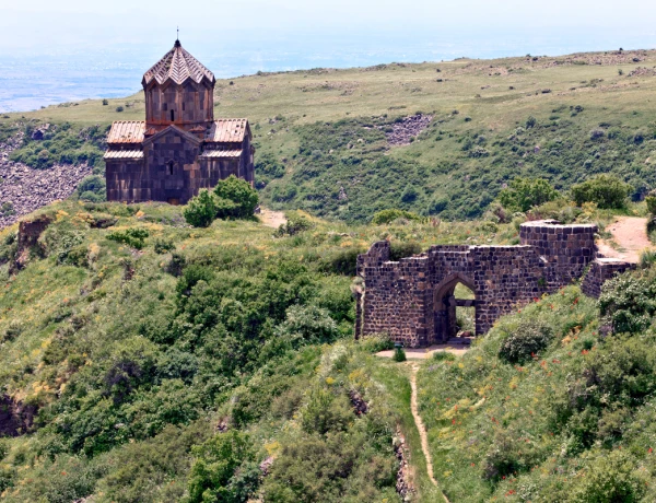 Аллея Армянского Алфавита, Крепость Амберд, Гора Арагац, Озеро Кари