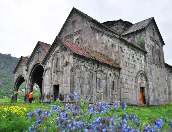 Հաղպատ վանք, Սանահինի վանք, Ախթալա ամրոց