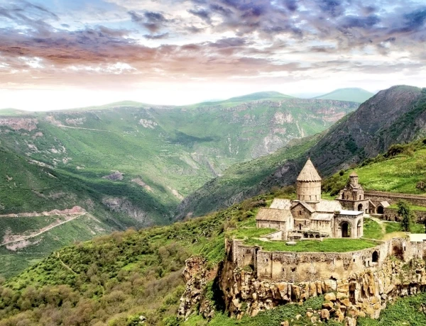 Fabbrica di vino Hin Areni, Cascata Sciaqi, Monastero Tatev, Funivia, Le grotte di Khndzoresk