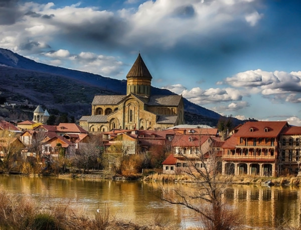 Lago Seván, Monasterio Sevanavanq, Diliján, Monasterio Haghartsín, Tbilisí (pernoctación), vistas principales de Tbilisí vieja y nueva, Mtskheta, Monasterio Jvari, Yerevan
