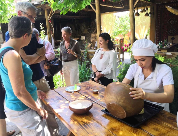 Echmiadzín, St. Hripsime, St. Gayane, Preparación de gata, Fábrica de vino Voskeni