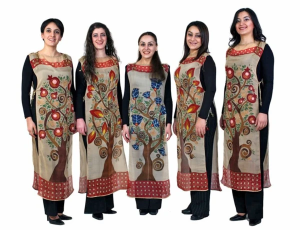 Храм Гарни, Монастырь Гегард, исполнение духовных песен Вокальным квинтетом Луйс