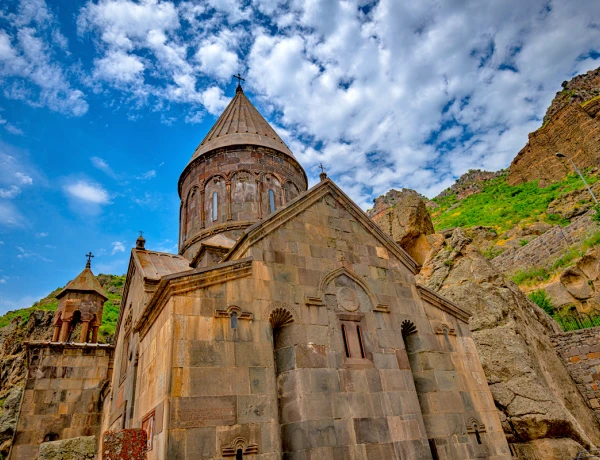 Храм Гарни, Монастырь Гегард, Ущелье Гарни Симфония камней