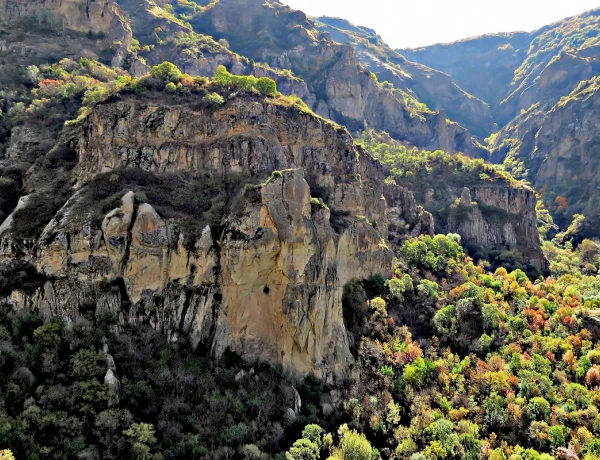 Храм Гарни, Монастырь Гегард, Ущелье Гарни Симфония камней