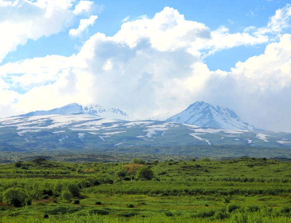 Hiking up the Southern Peak of Mount Aragats