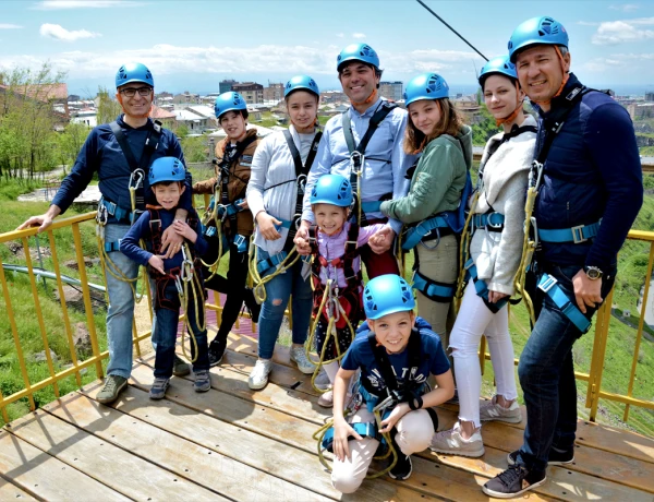 Excursión y vuelo en tirolina en Yereván