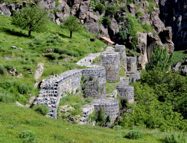 Fortaleza de Bjní, Teleférico de Tsaghkadzor, Monasterio Kecharis, vuelo en Zipline