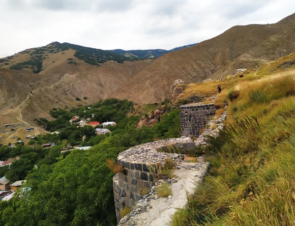 Fortaleza de Bjní, Teleférico de Tsaghkadzor, Monasterio Kecharis, vuelo en Zipline