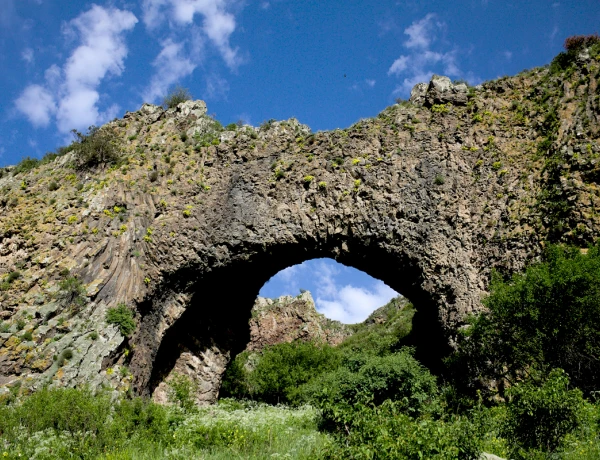 Fortaleza de Bjní, Teleférico de Tsaghkadzor, Monasterio Kecharis, vuelo en Zipline