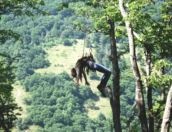 Fortaleza de Bjní, Teleférico de Tsaghkadzor, Monasterio Kecharis, vuelo en Zipline