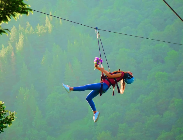 Fortaleza de Bjní, Teleférico de Tsaghkadzor, Monasterio Kecharis, vuelo en Zipline