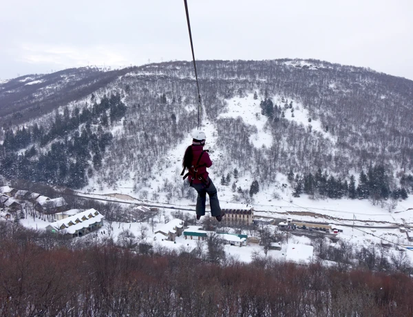 Fortaleza de Bjní, Teleférico de Tsaghkadzor, Monasterio Kecharis, vuelo en Zipline