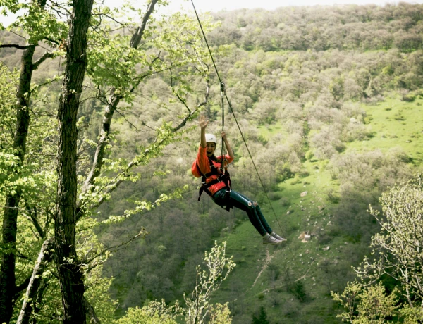 Fortaleza de Bjní, Teleférico de Tsaghkadzor, Monasterio Kecharis, vuelo en Zipline