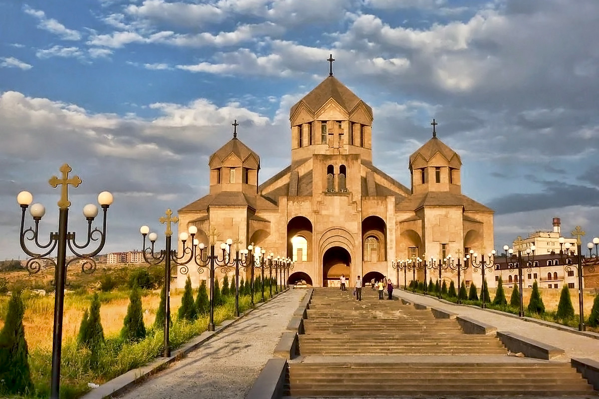 Ереван заказ. Церковь Святого Григория просветителя (Ереван). Церковь в Ереване Григор Лусаворич.