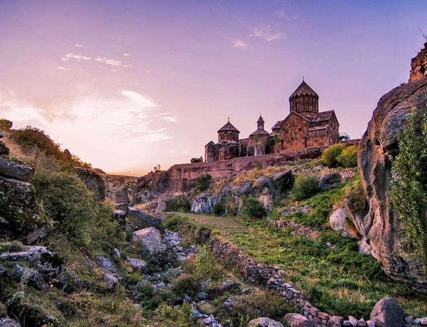Gyumrí, Fortaleza Negra, Museo de la Vida Urbana (Dzitoghtsyan), Monasterio Harichavanq