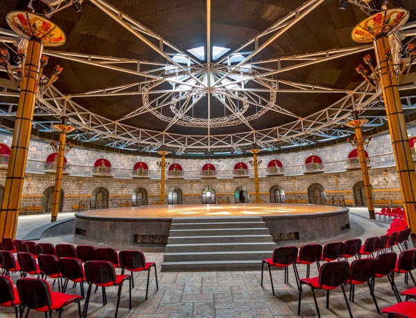 Gyumrí, Fortaleza Negra, Museo de la Vida Urbana (Dzitoghtsyan), Monasterio Harichavanq