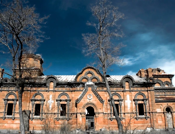 Gyumrí, Fortaleza Negra, Museo de la Vida Urbana (Dzitoghtsyan), Monasterio Harichavanq