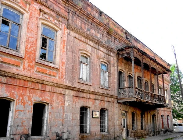 Gyumrí, Fortaleza Negra, Museo de la Vida Urbana (Dzitoghtsyan), Monasterio Harichavanq