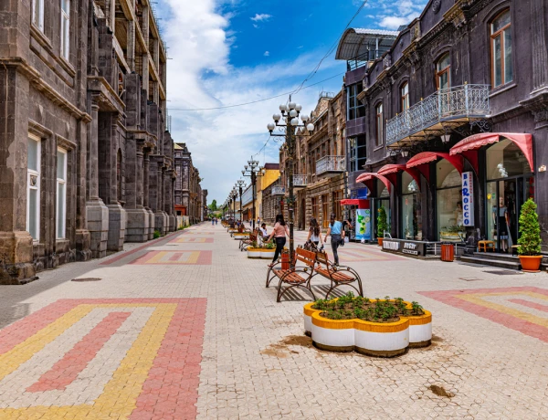 Gyumrí, Fortaleza Negra, Museo de la Vida Urbana (Dzitoghtsyan), Monasterio Harichavanq